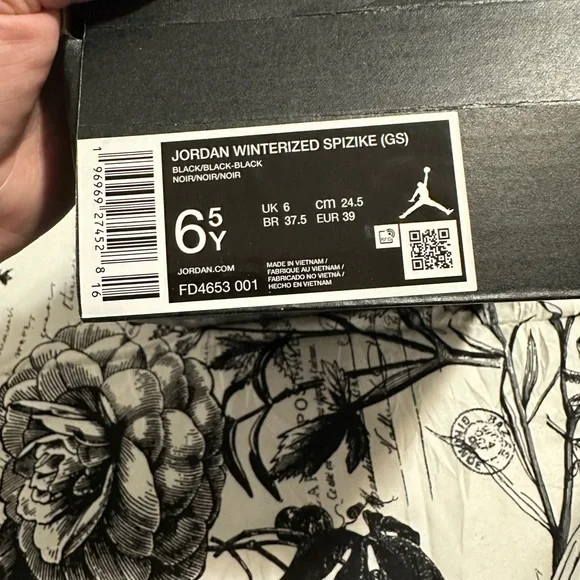 と Kids Jordan Spizike sneakers